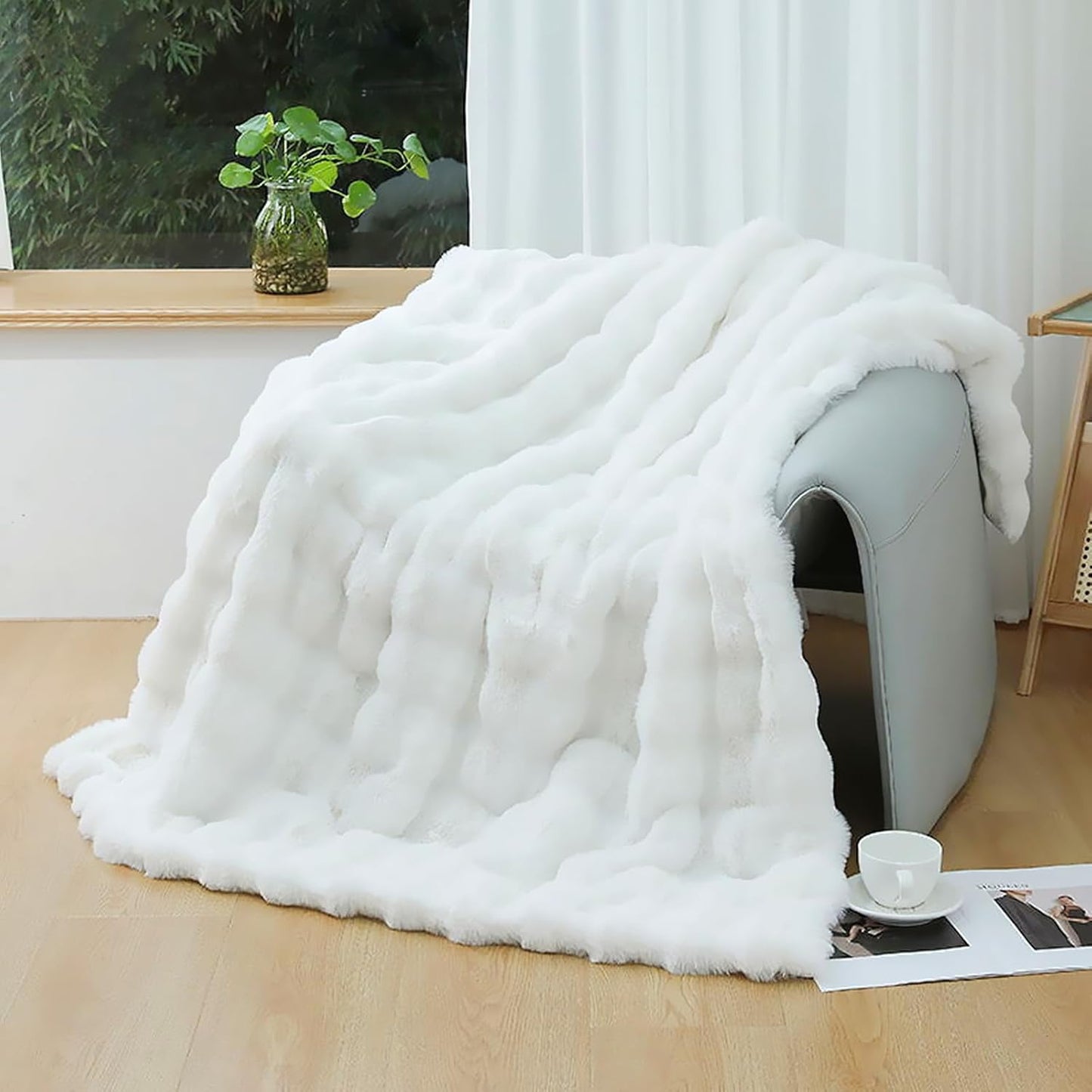 UKELER White Plush Furry Throw Blanket Super Soft Cozy Warm Blanket for Bed, Couch, Sofa, Office, Camping Shaggy Faux Fur Blanket Gift for Women, Men 50''x60''