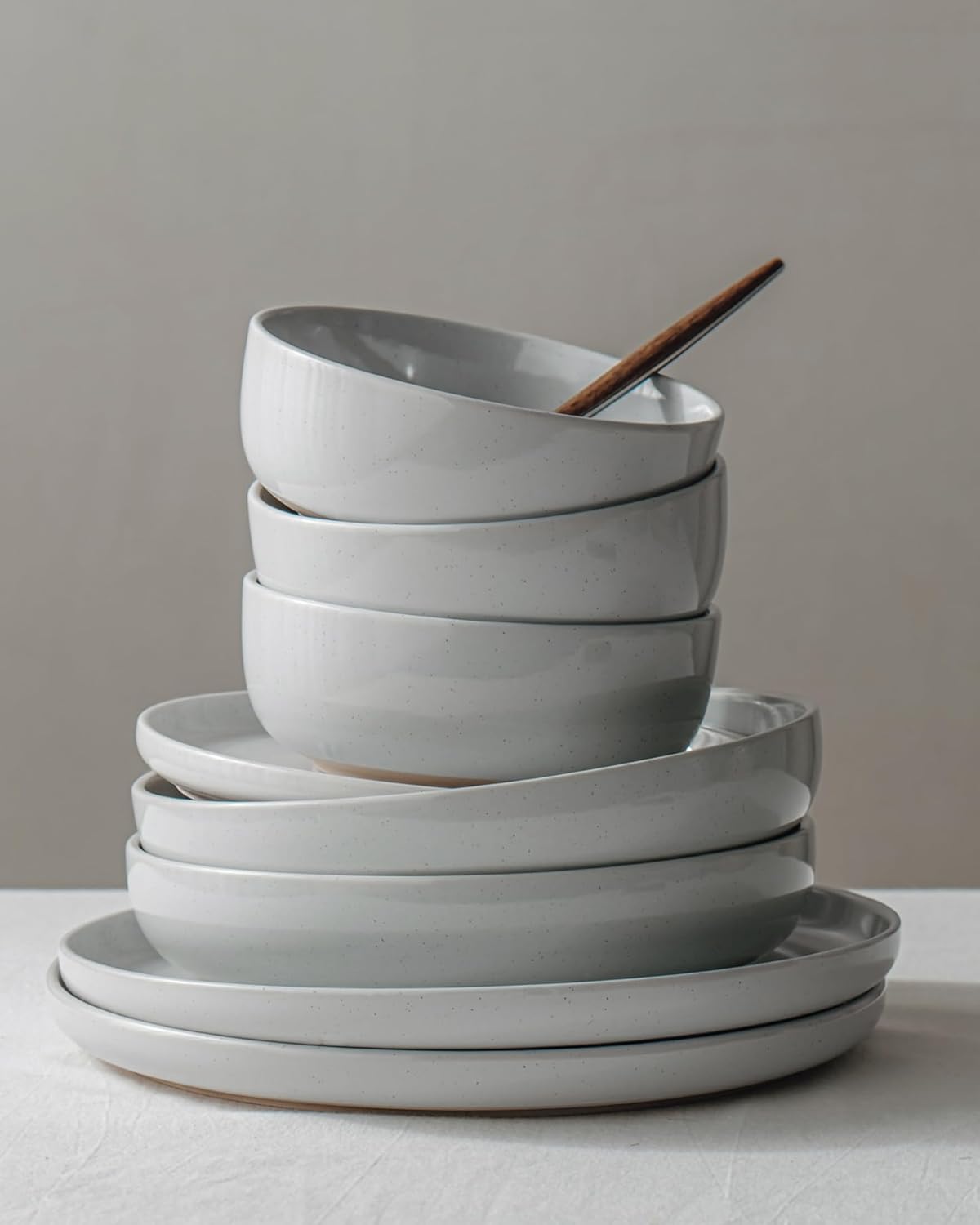 Famiware Milkyway Plates and Bowls Set, 18 Pieces Dinnerware Sets, Dishes Set for 6, Light Gray