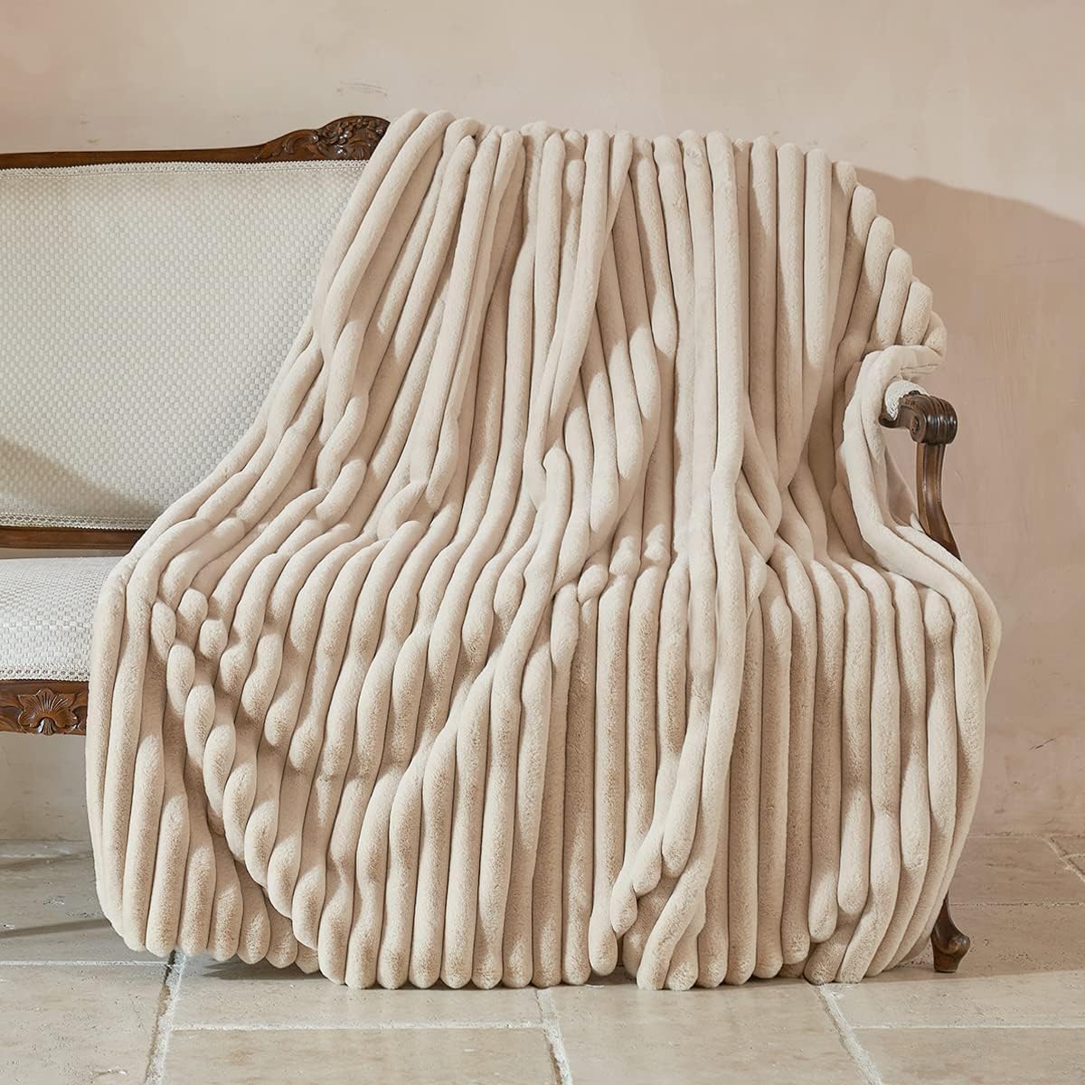 Amélie Home Faux Fur Throw Blanket for Couch, Cozy Fuzzy Fluffy Fur Luxurious Soft Striped Plush Gift Blankets for Family Sofa Chair Bed Living Room Bedroom, 55"x70", Beige