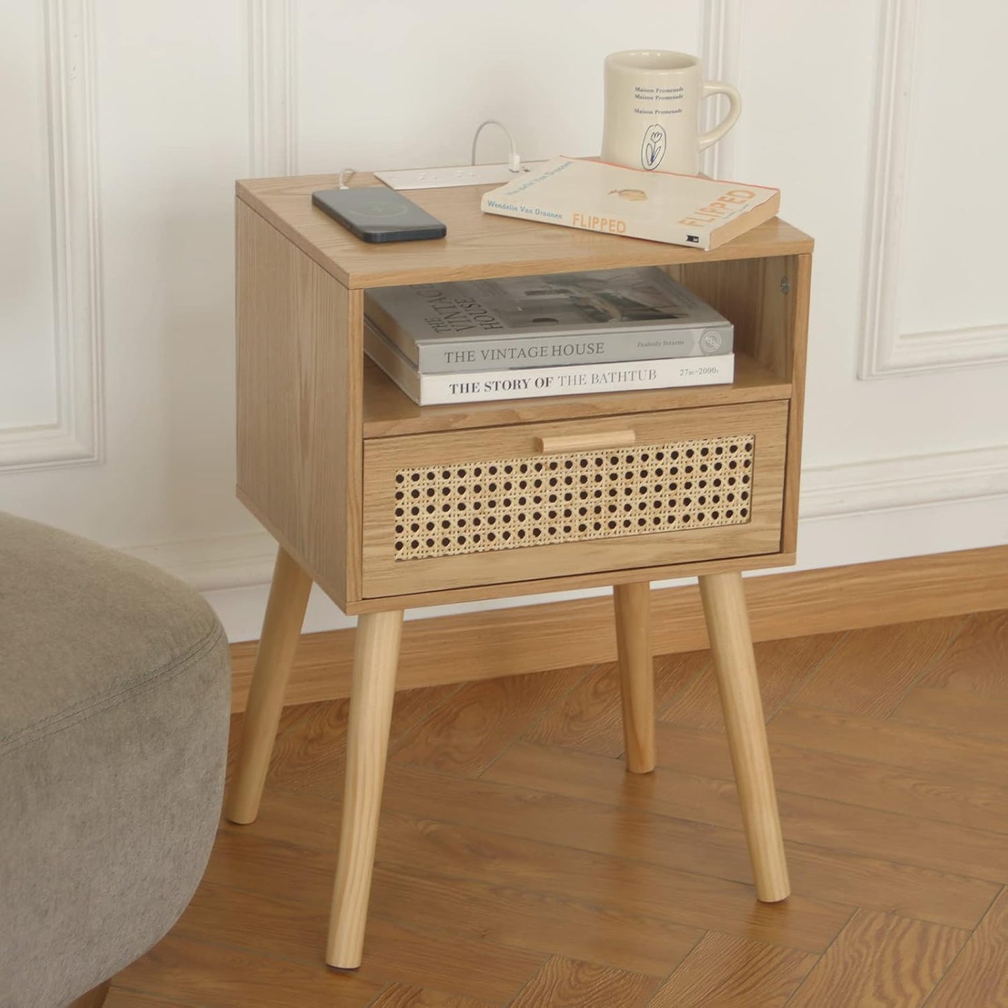 MaxSmeo Bedside Table, Small Nightstand with Charging Station, Rattan Side Table Wood End Table for Living Room, Bedroom and Small Spaces, Mid Century Modern Nightstand, Easy Assembly (Natural)