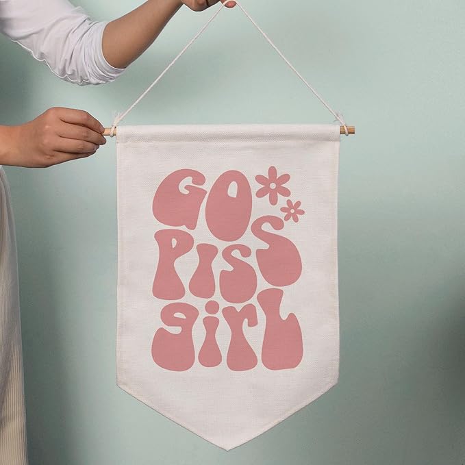 Go Piss Girl Wall Hanging Banner Trendy Wall Art Funny Cute Gift Idea Apartment Decor Pink Bathroom Decor Aesthetic Room Decoration Funny Retro Wall Banner Dorm Room Decor Preppy Girl Wall Art