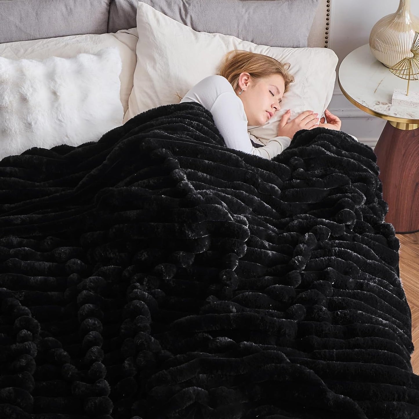 NEWCOSPLAY Faux Fur Twin Blanket Black 3D Ribbed Plush Thick Warm Blanket for Couch Sofa Bed 850GSM (Black Ribbed, Twin(60"x80"))