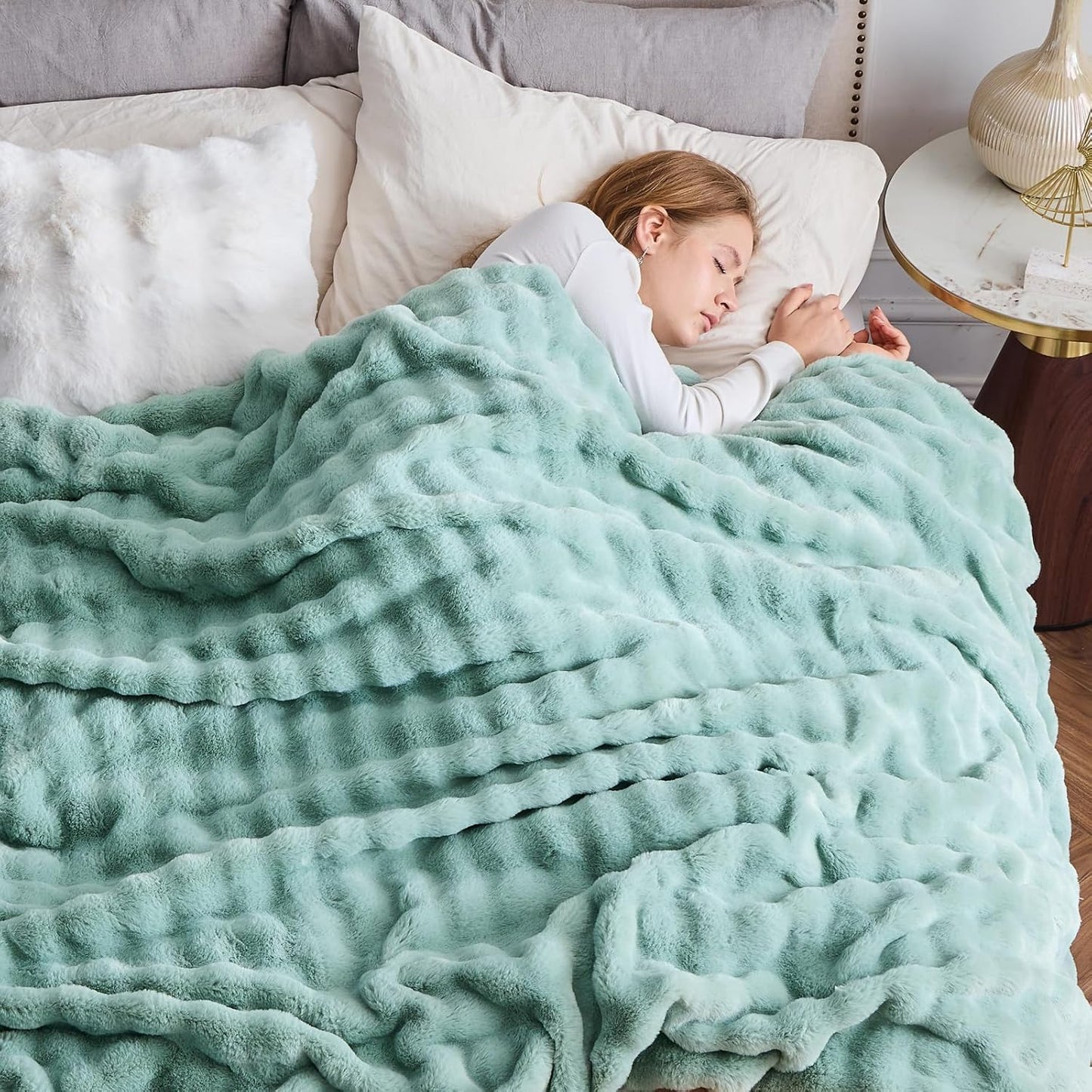 NEWCOSPLAY Faux Fur Queen Blanket Sage Green Bubble Blanket Thick Warm Soft for Couch Sofa Bed 550GSM (New Sage Green, Queen(90"x90"))