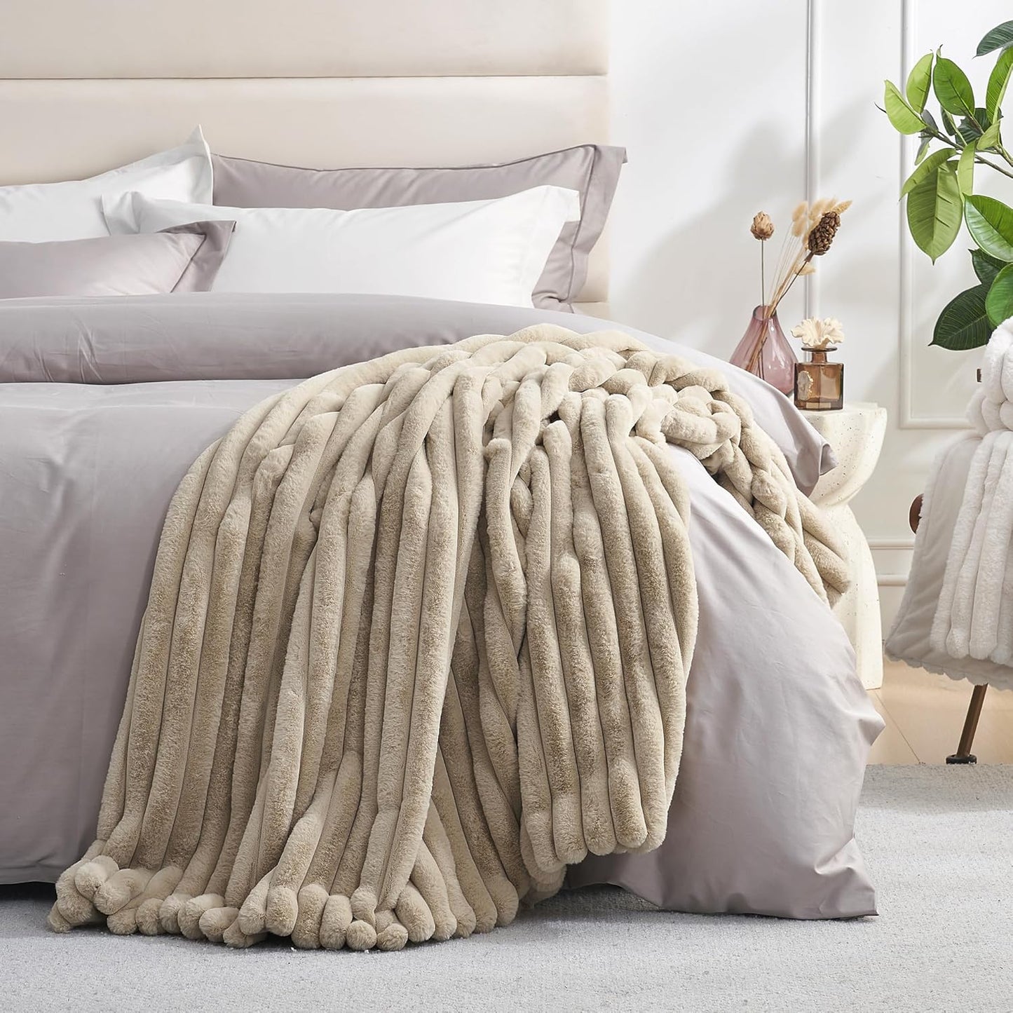 Amélie Home Faux Fur Throw Blanket for Couch, Cozy Fuzzy Fluffy Fur Luxurious Soft Striped Plush Gift Blankets for Family Sofa Chair Bed Living Room Bedroom, 60"x80", Beige