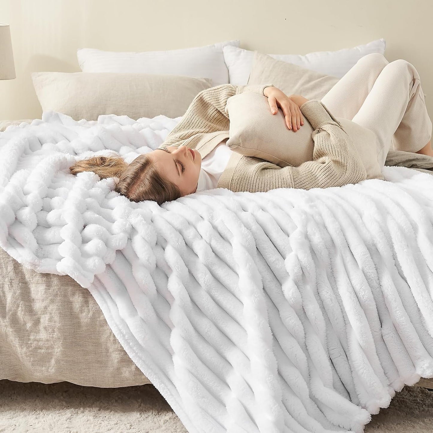 NEWCOSPLAY Super Soft Twin Blanket White Premium Silky Flannel Fleece 3D Ribbed Jacquard Lightweight Bed Blanket All Season Use (White Ribbed, Twin(60"x80"))