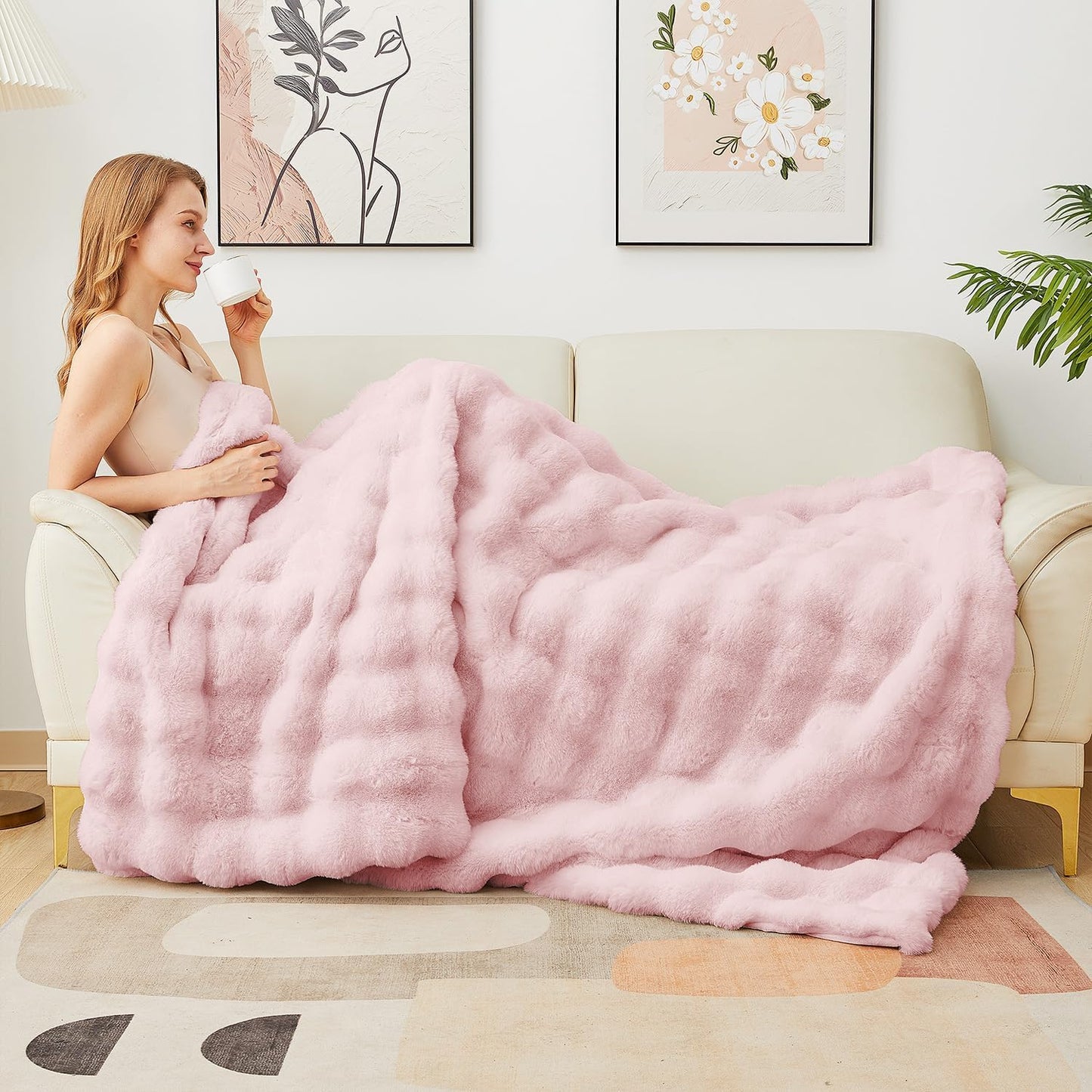 Latepis Faux Fur Twin Blanket Plush Light Pink 60x80 Inch Cute Fluffy Warm Bubble Blankets for Couch Bedroom Soft Blankets for All Seasons Cozy Blanket for Woman Gift, 860gsm