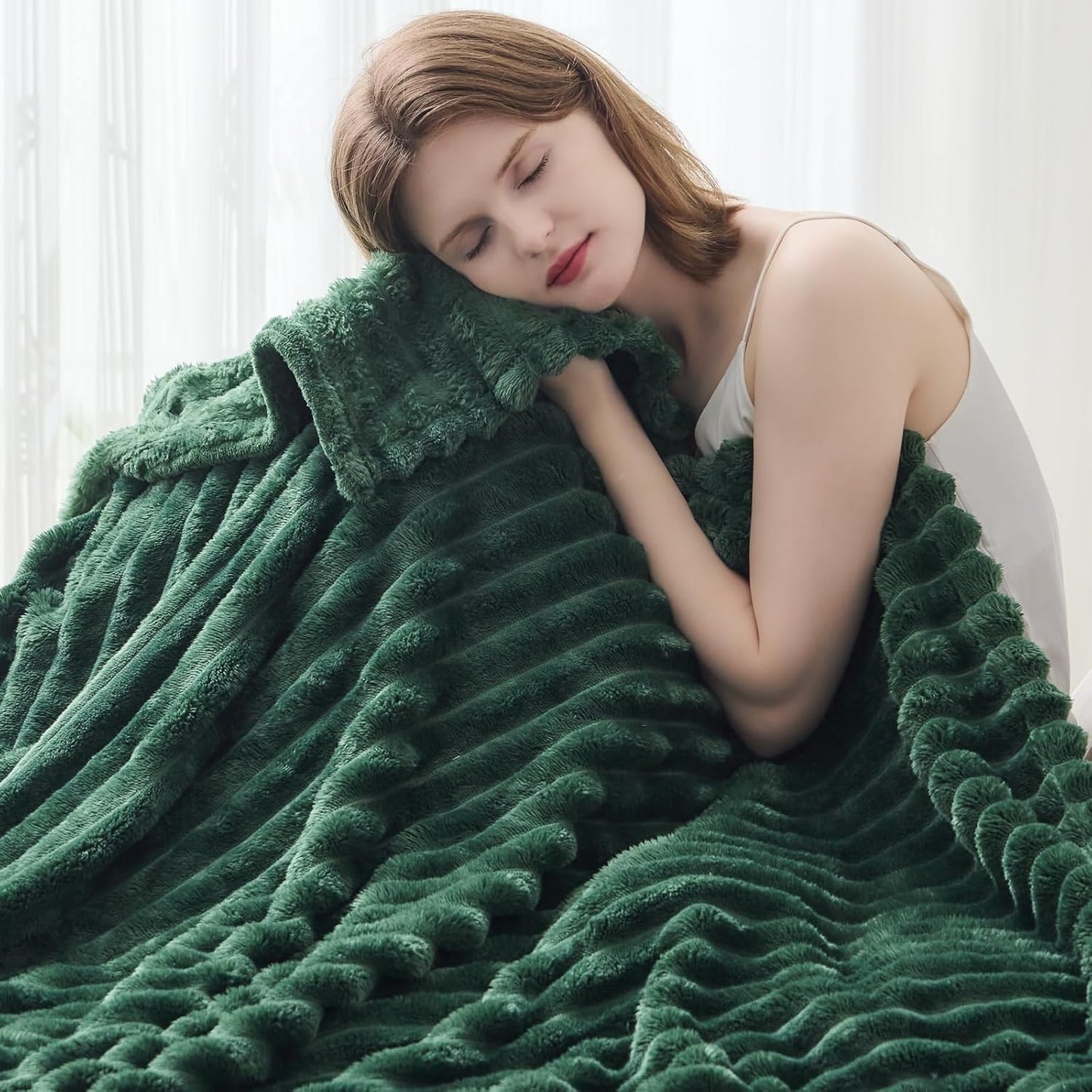 NEWCOSPLAY Super Soft Twin Blanket Dark Green Premium Silky Flannel Fleece 3D Ribbed Jacquard Lightweight Bed Blanket All Season Use (Dark Green Ribbed, Twin(60"x80"))