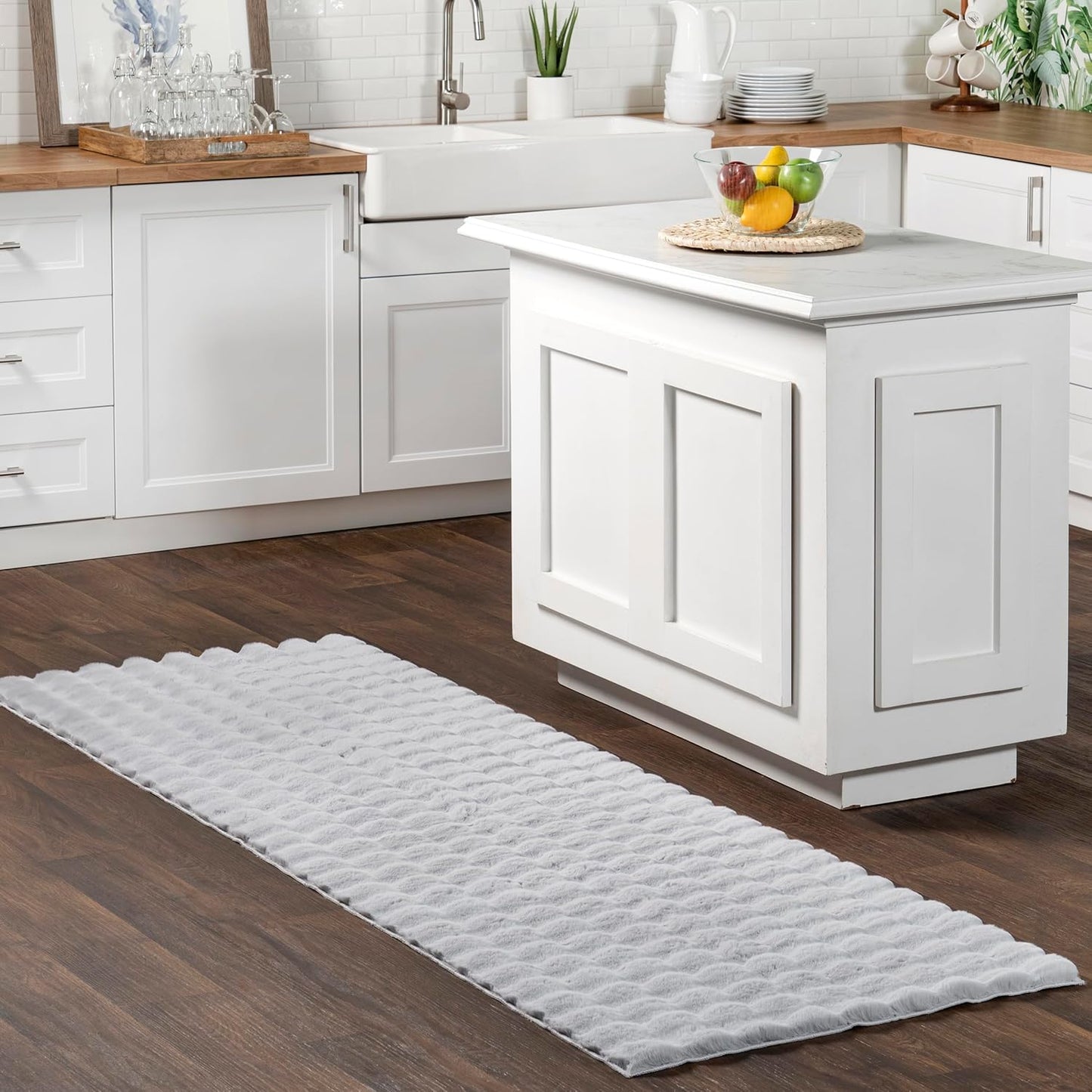 nuLOOM Jeni Solid Faux Rabbit Machine Washable Runner Rug, 2' 6" x 10', Silver