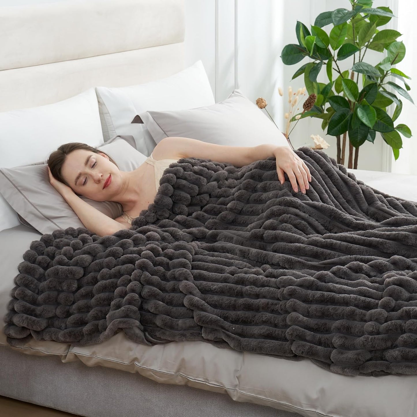 Amélie Home Faux Fur Throw Blanket for Couch, Cozy Fuzzy Fluffy Fur Luxurious Soft Striped Plush Gift Blankets for Family Sofa Chair Bed Living Room Bedroom, 60"x80", Charcoal Grey