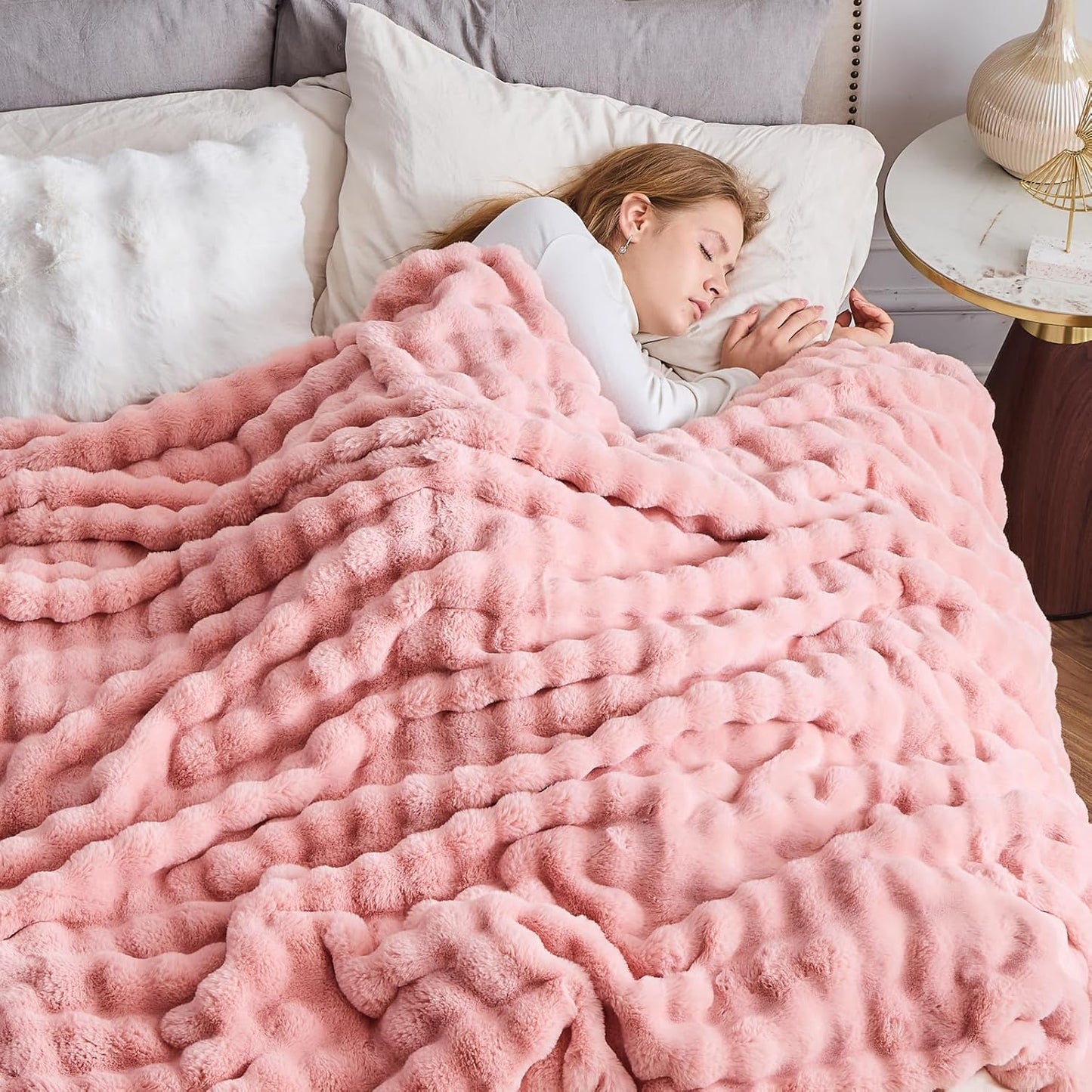 NEWCOSPLAY Faux Fur Queen Blanket Pink Bubble Blanket Thick Warm Soft for Couch Sofa Bed 550GSM (Pink, Queen(90"x90"))