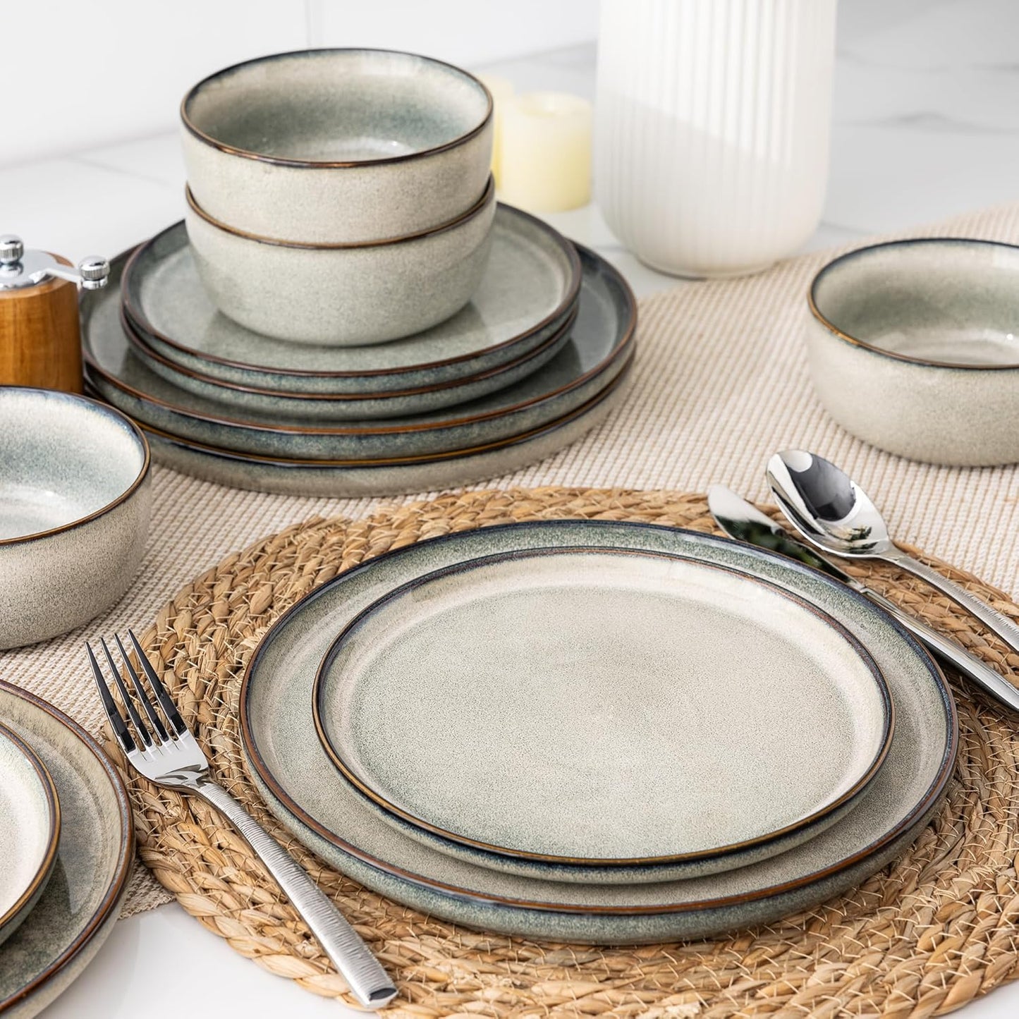 GBHOME Ceramic Dinnerware Sets for 6, 18 Pieces Stoneware Plates and Bowls Sets, Reactive Glaze Dishes -Scratch Resistant, Dishwasher&Microwave Safe, Green Wheat