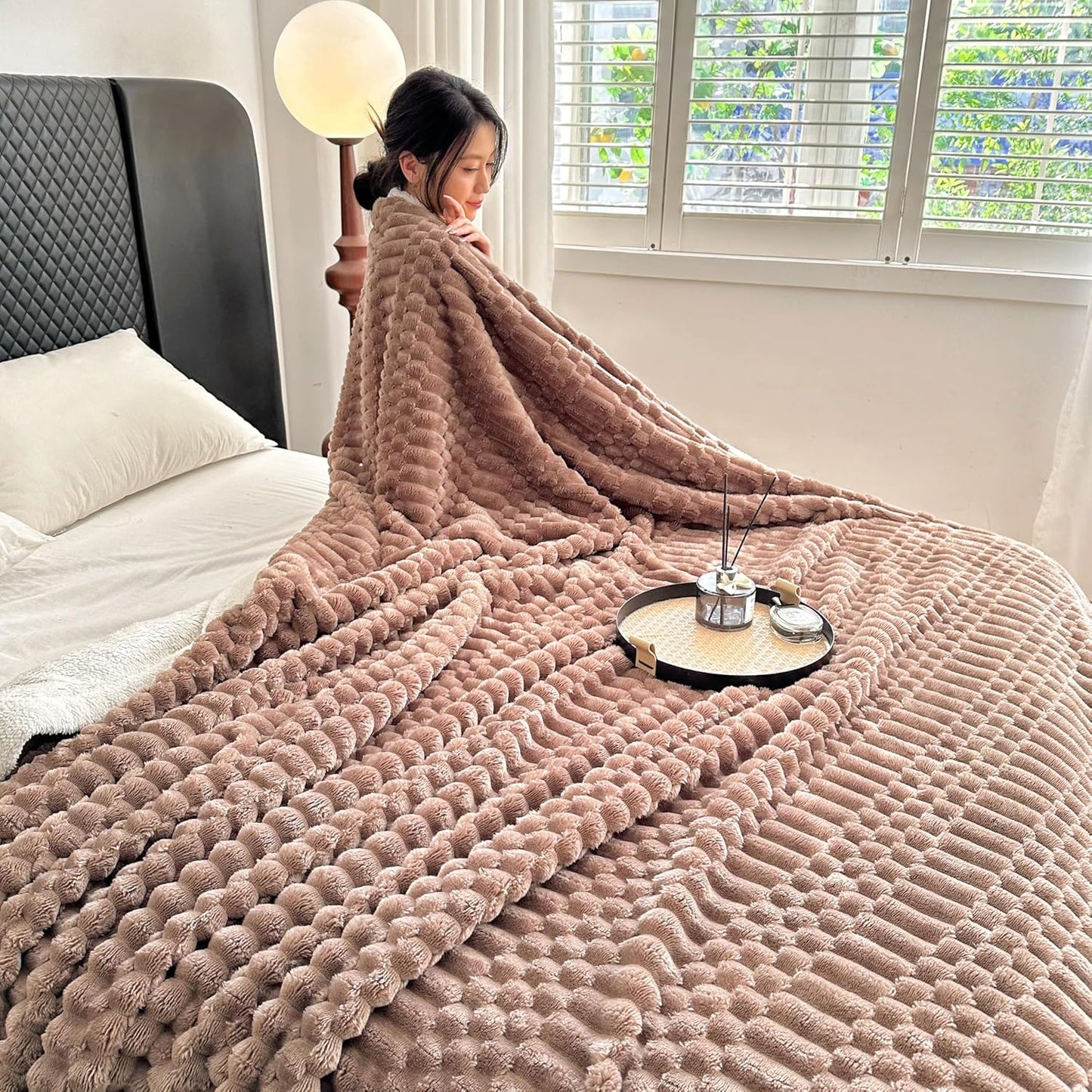 UKELER Sherpa Bed Blanket 80 × 90 inch, Ultra Soft Queen Size Throw Blankets for All Season, 470 GSM Cozy Plush Striped Fleece Blanket for Bedroom Living Room Dorm Hostel Sofa Camping, Coffee