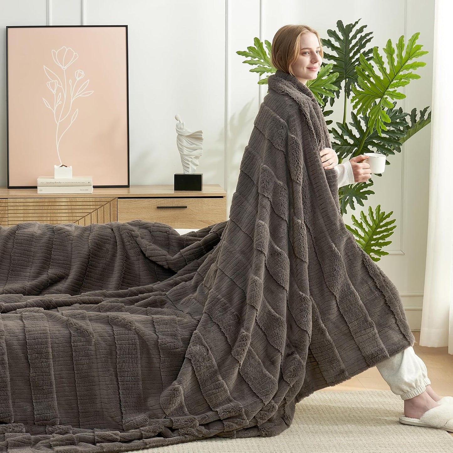 Amélie Home Luxury Striped Faux Fur Throw Blanket for Couch, Embossed Split Fur Cozy Fuzzy Fluffy Luxurious Soft Plush Sofa Chair Bed Gift Blankets for Women Men Wife Friend, 88"x90", Charcoal Gray