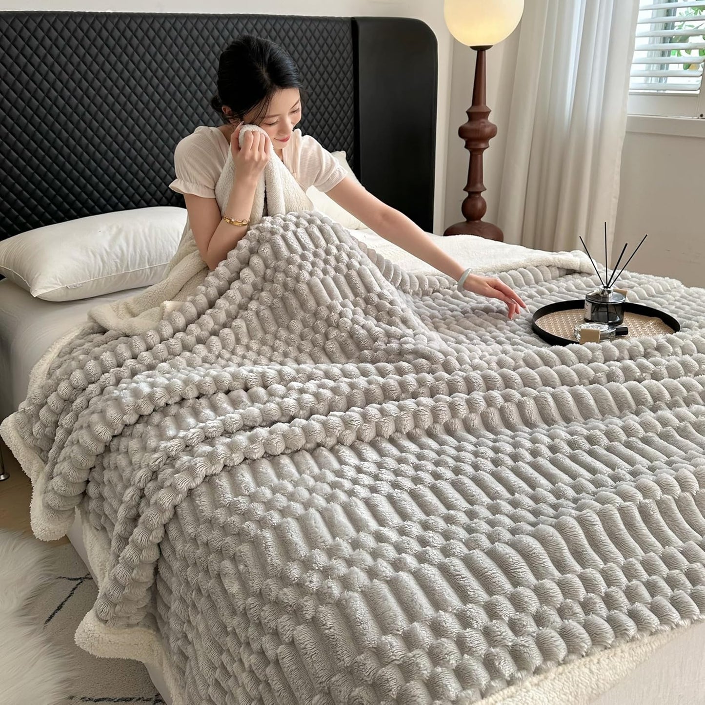UKELER Sherpa Bed Blanket 80 × 90 inch, Ultra Soft Queen Size Throw Blanket for All Season, 470 GSM Cozy Plush Striped Fleece Blankets for Bedroom Living Room Dorm Hostel Sofa Camping, Silver Gray