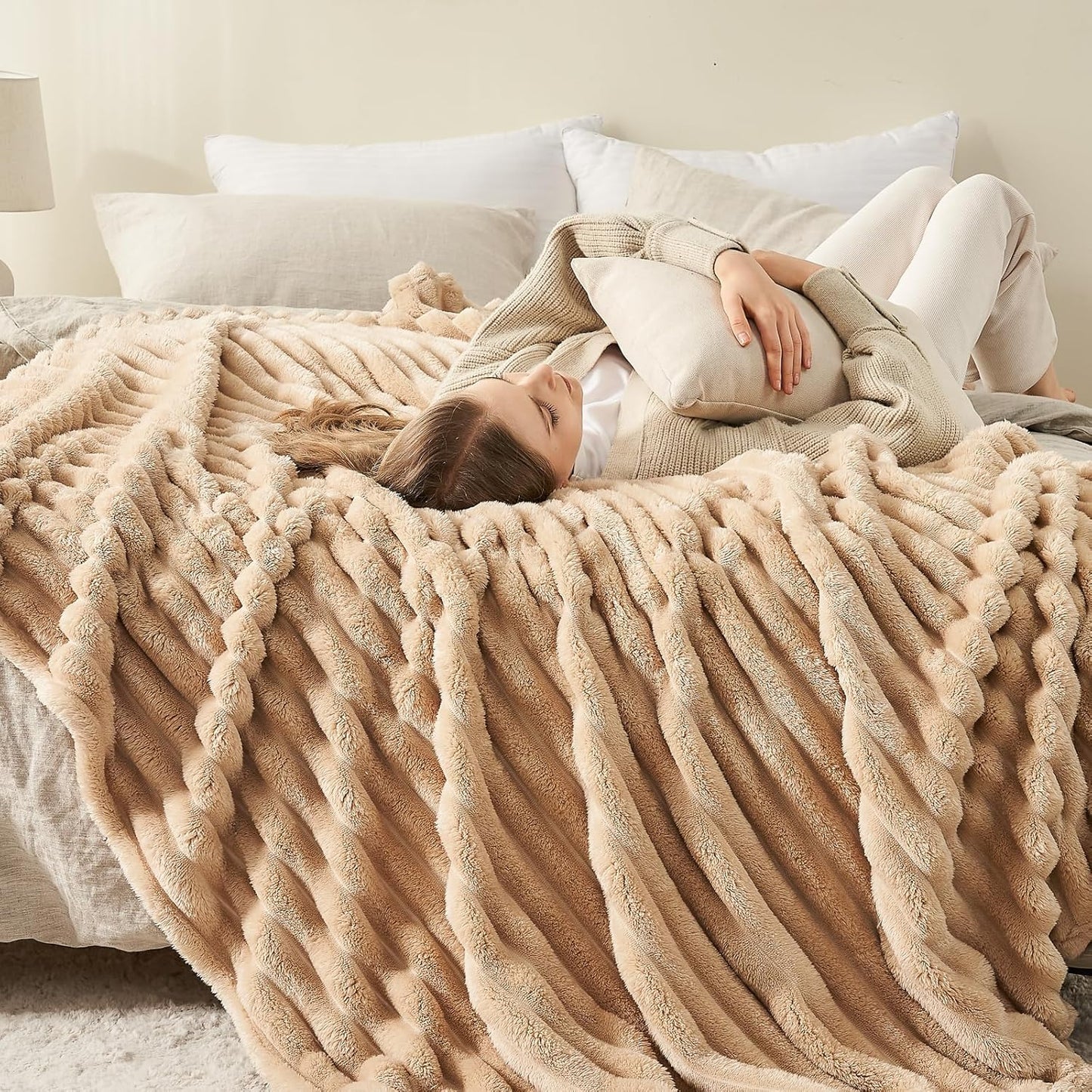NEWCOSPLAY Super Soft Twin Blanket Brown Premium Silky Flannel Fleece 3D Ribbed Jacquard Lightweight Bed Blanket All Season Use (Brown Ribbed, Twin(60"x80"))