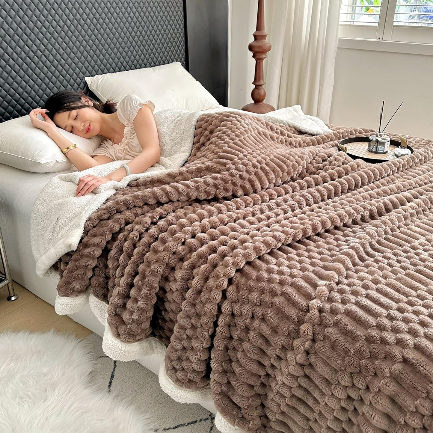 UKELER Sherpa Bed Blanket 80 × 90 inch, Ultra Soft Queen Size Throw Blankets for All Season, 470 GSM Cozy Plush Striped Fleece Blanket for Bedroom Living Room Dorm Hostel Sofa Camping, Coffee