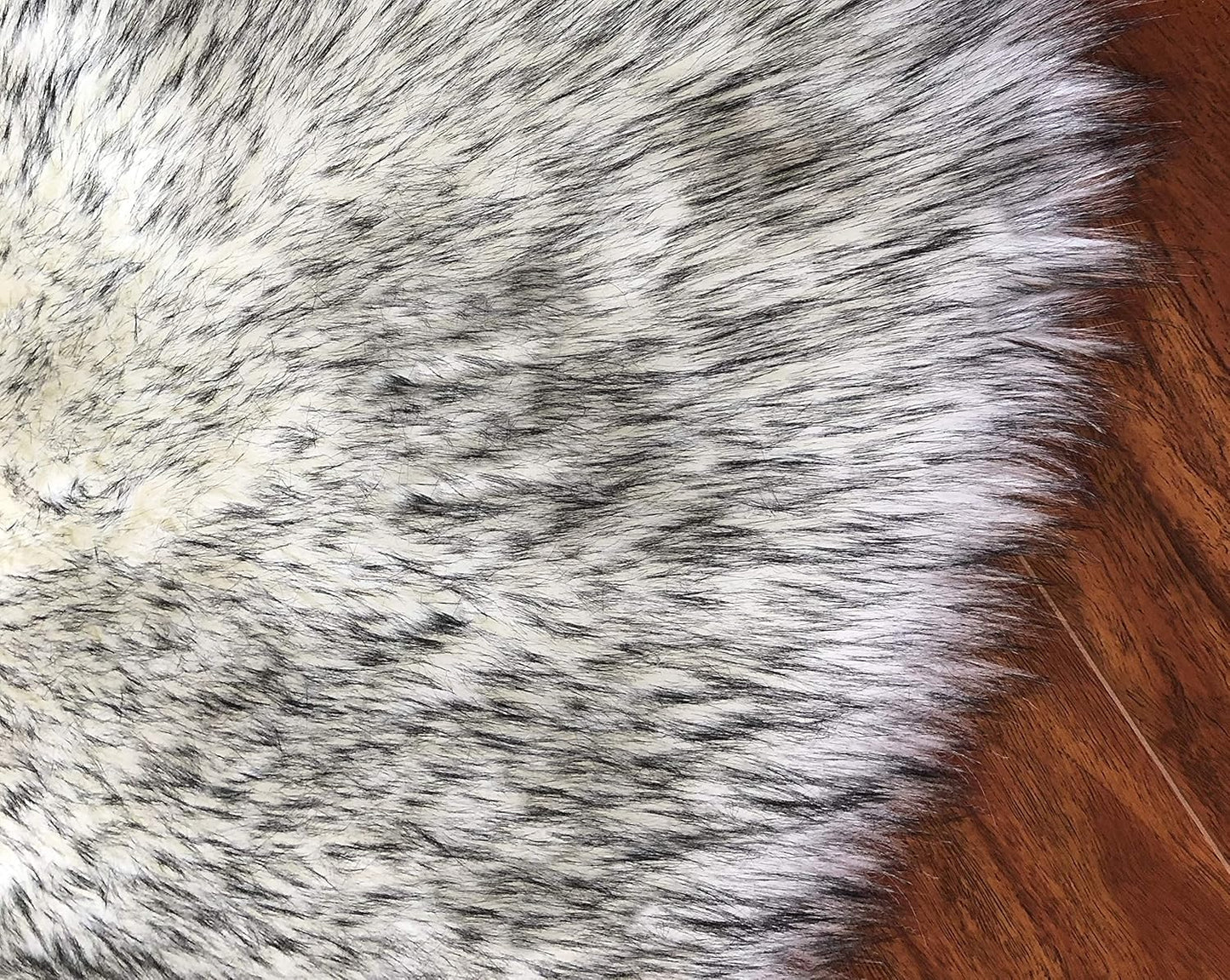 LAMBZY Faux Sheepskin Hypoallergenic Free Shape Silky Shag Rug, Luxury Shaggy Silky Plush Carpet for Bedrooms Rugs Living Kids Rooms Sofa Floor Rugs (Single 2'x3', 60x90cm White with Black Tips)